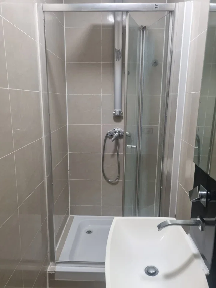 Room Hendon Way in Greater London
