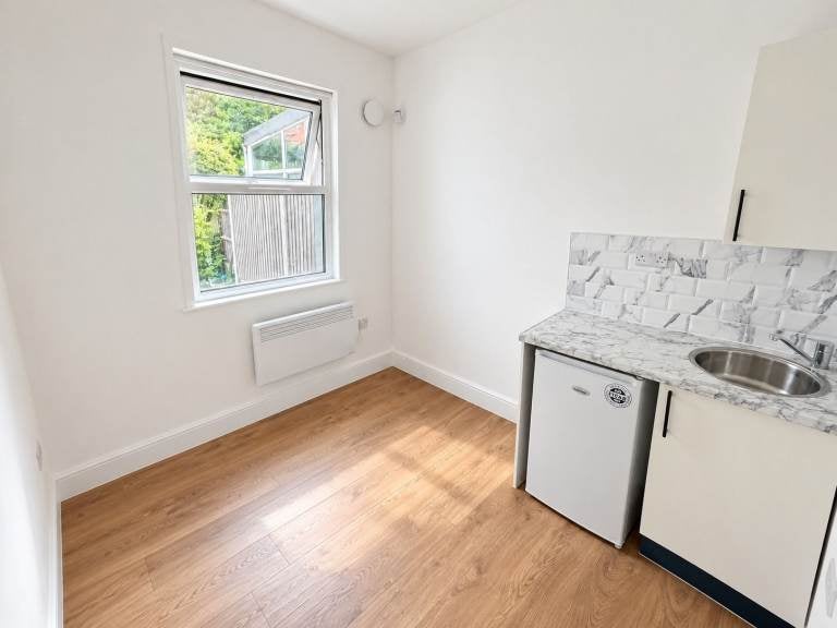 Flat Lancaster Road in Greater London