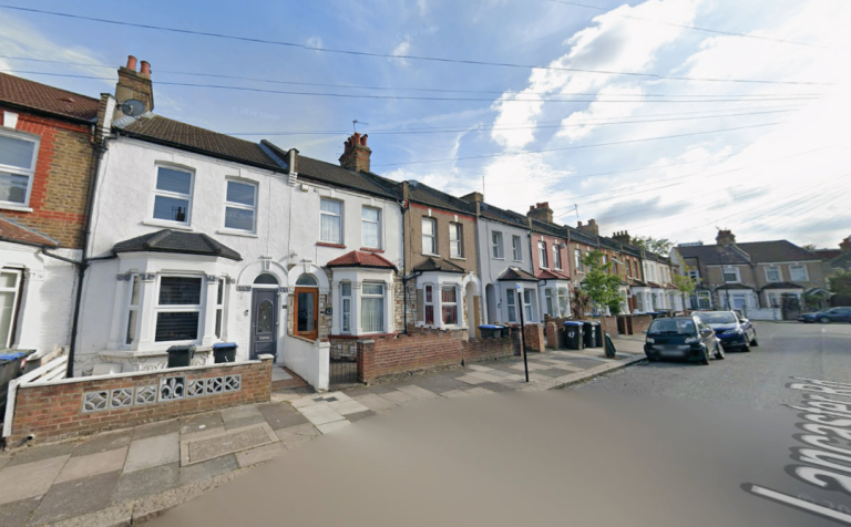Flat Lancaster Road in Greater London
