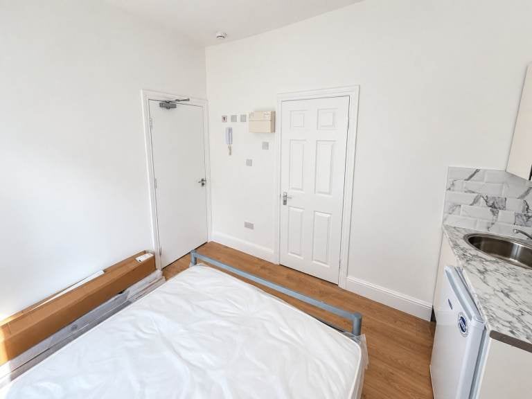 Flat Lancaster Road in Greater London