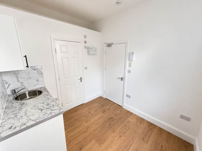 Flat Lancaster Road in Greater London