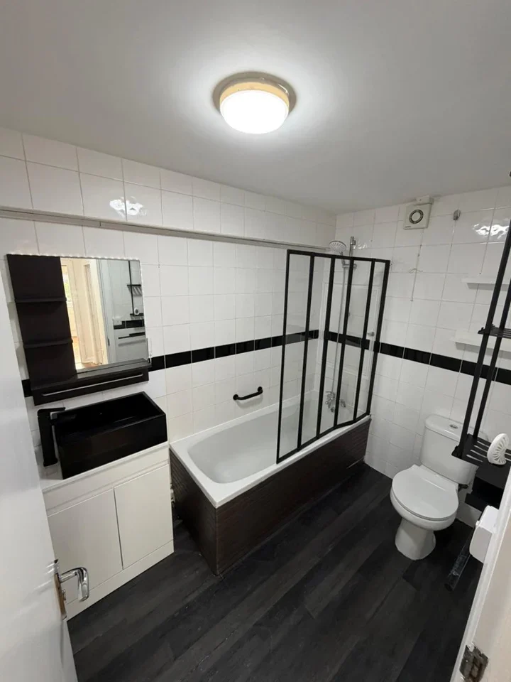 Flat Brockenhurst Road in Greater London