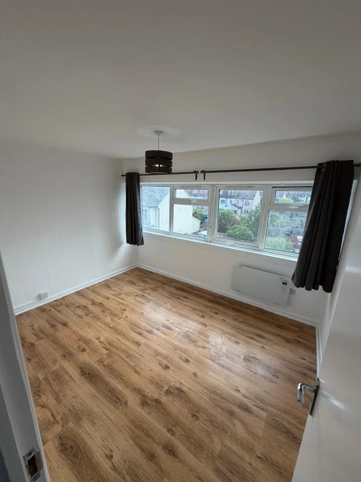 Flat Brockenhurst Road in Greater London