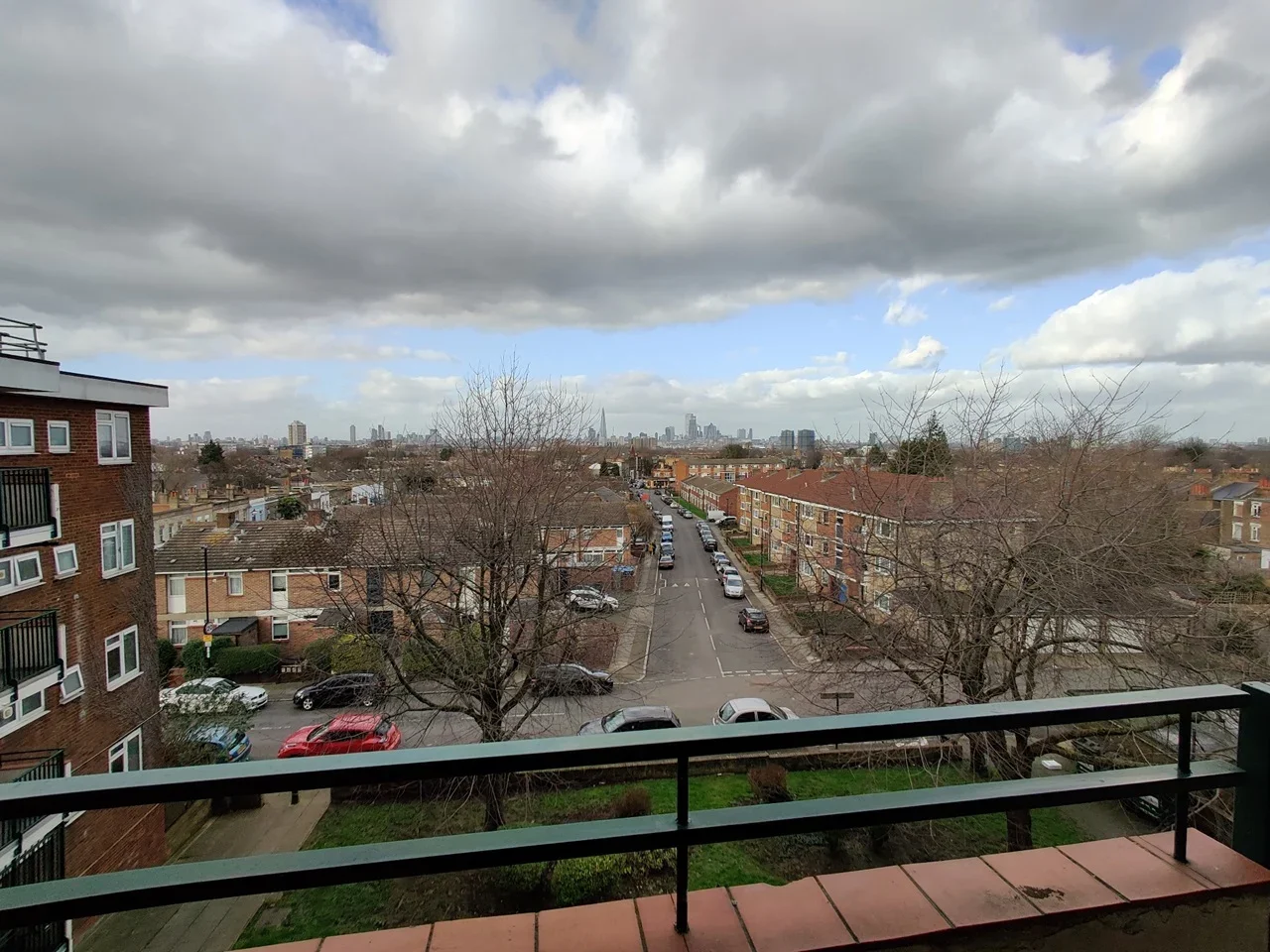 Room Gibbon Road in Greater London
