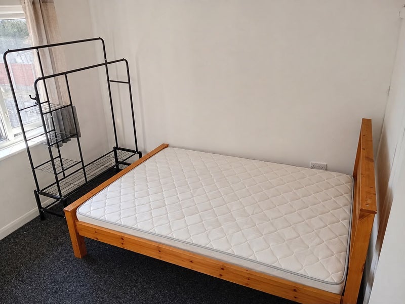Room Parkeston Crescent in Birmingham