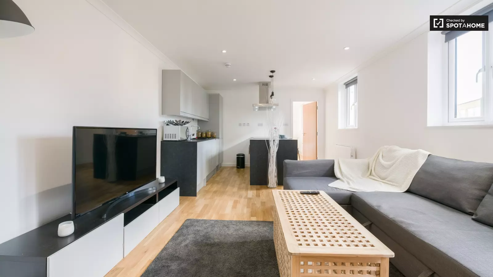 Flat Gascony Avenue in Greater London