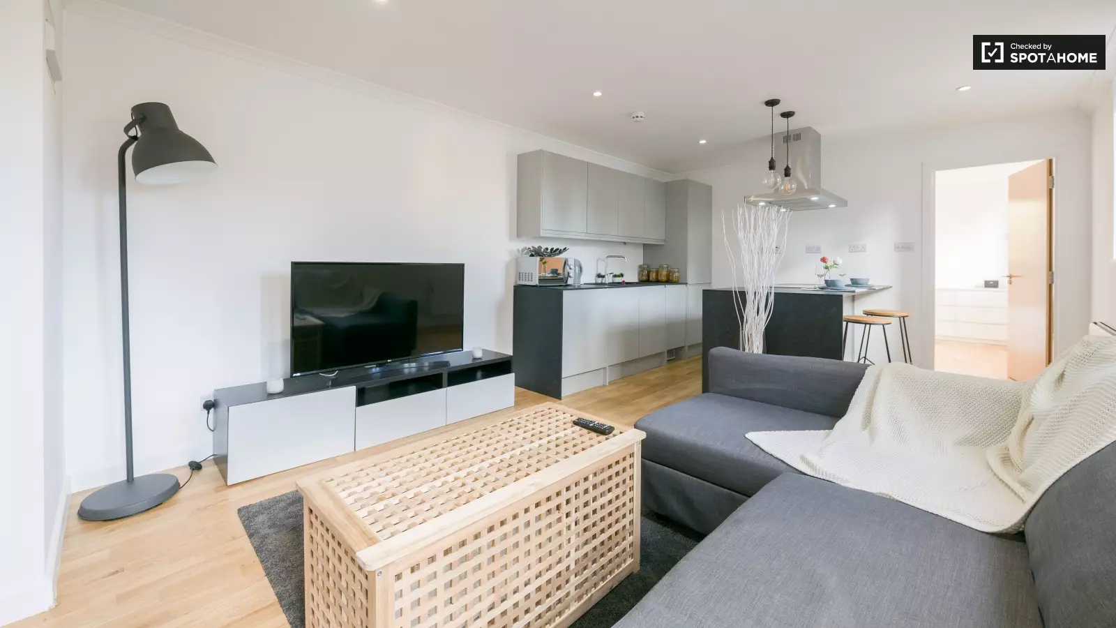 Flat Gascony Avenue in Greater London