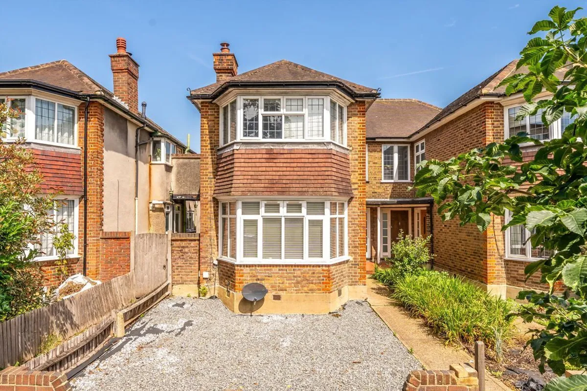 Flat Craneford Way in Greater London