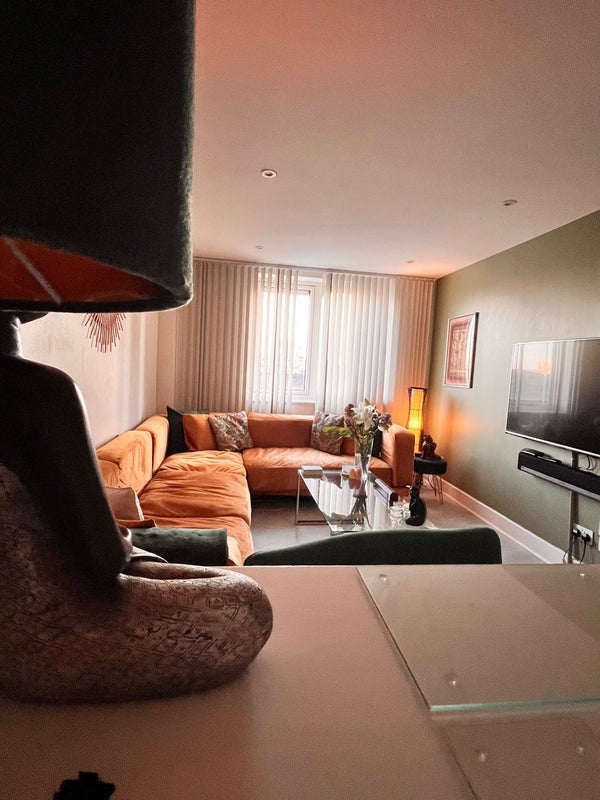Room Commercial Road in Greater London