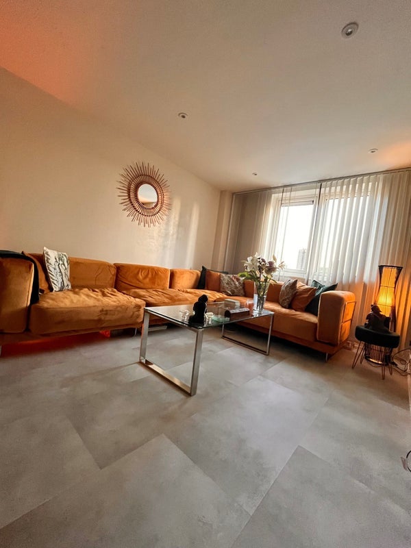 Room Commercial Road in Greater London