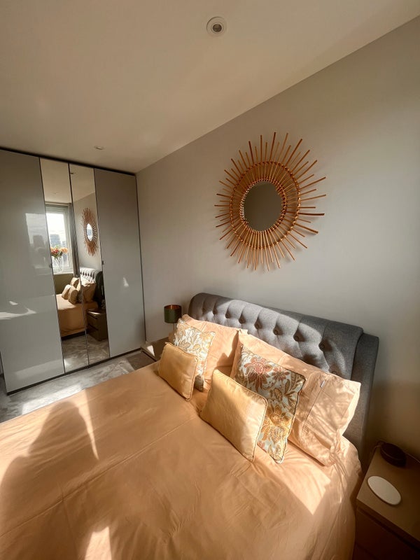 Room Commercial Road in Greater London
