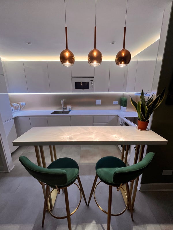 Room Commercial Road in Greater London
