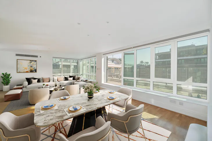 Flat Warwick Road in Greater London