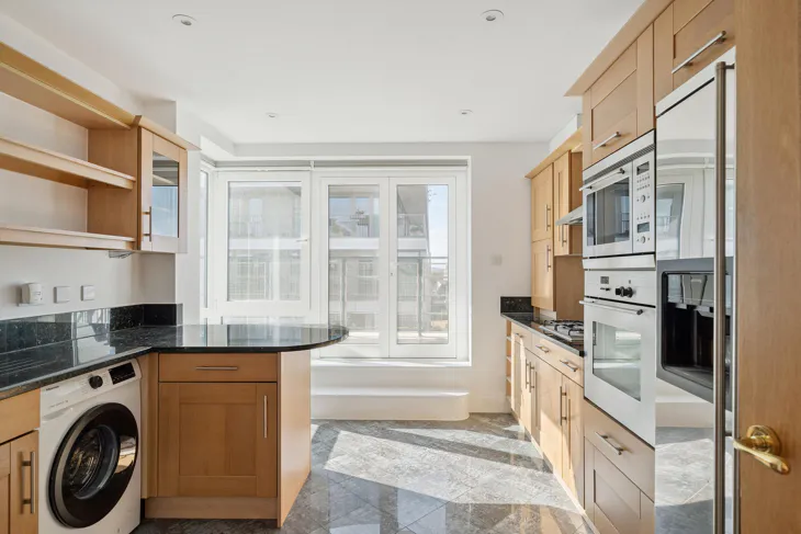 Flat Warwick Road in Greater London