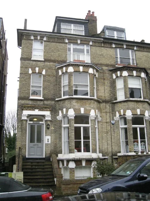 Flat Cardigan Road in Greater London