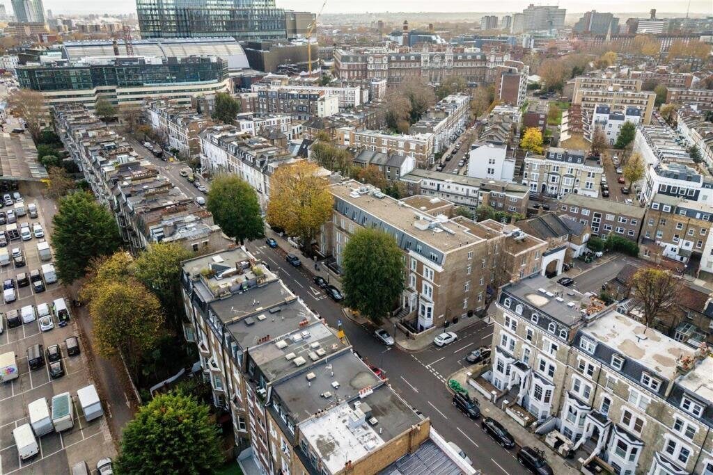 Flat Hofland Road in Greater London