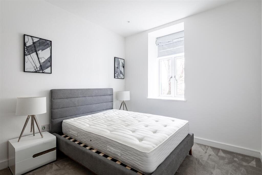 Flat Hofland Road in Greater London