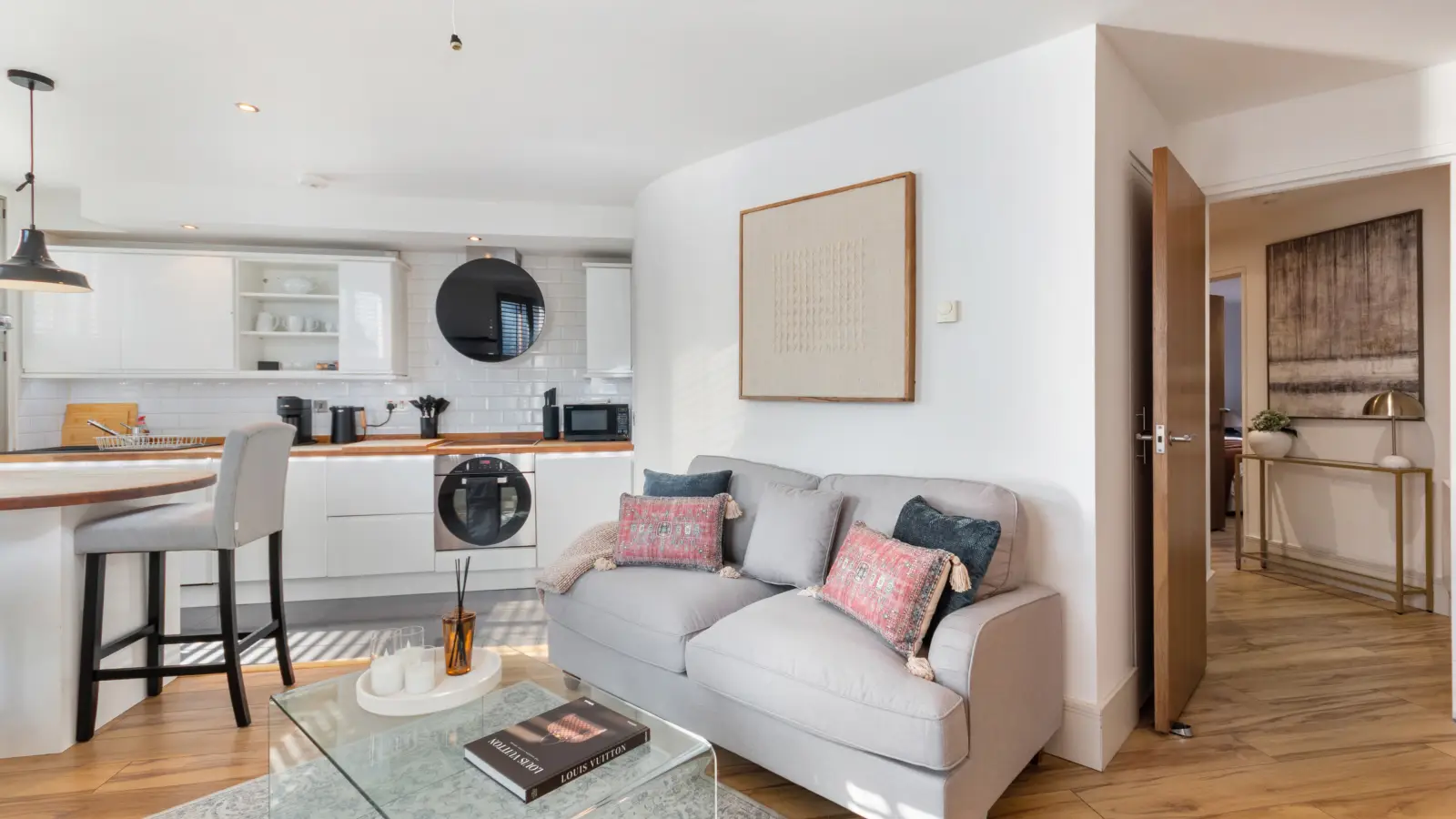 Flat Harwood Road in Greater London