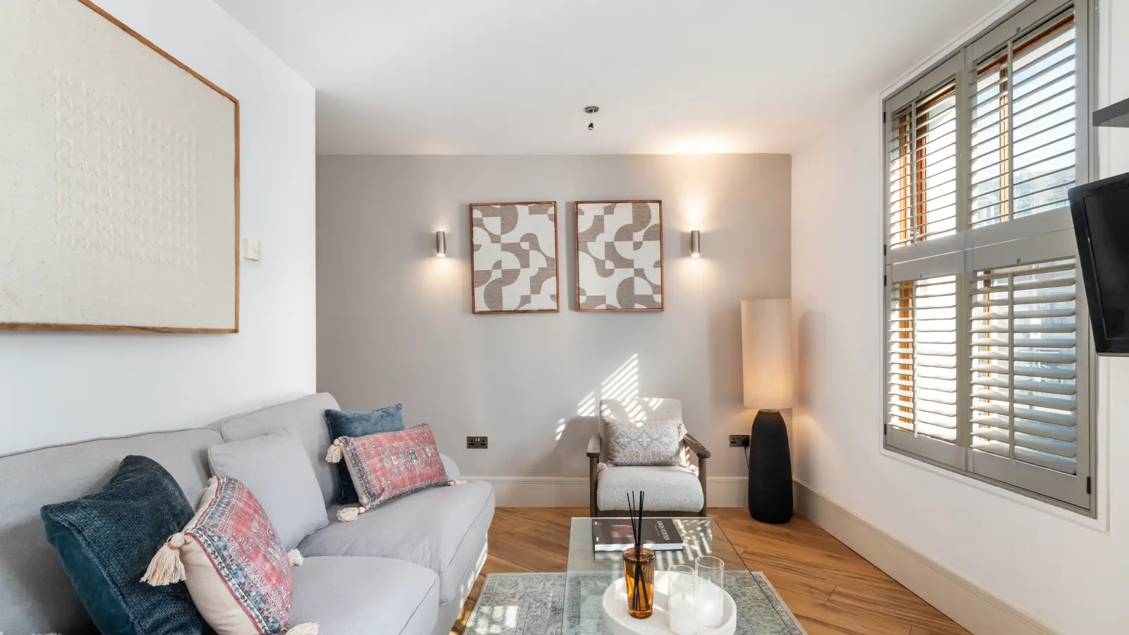 Flat Harwood Road in Greater London