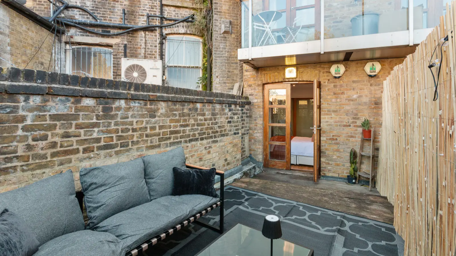 Flat Harwood Road in Greater London
