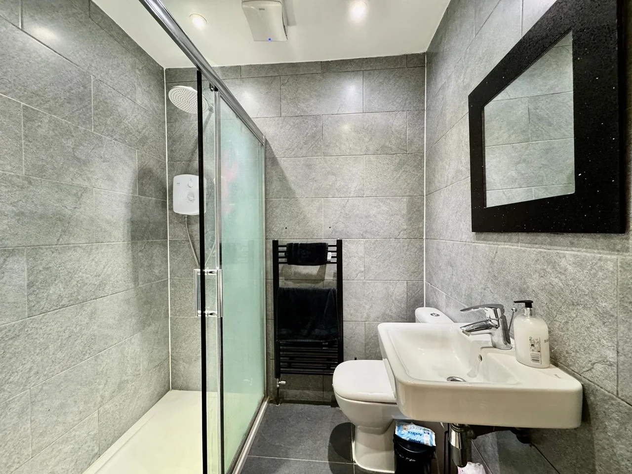 Flat Grasmere Avenue in Greater London