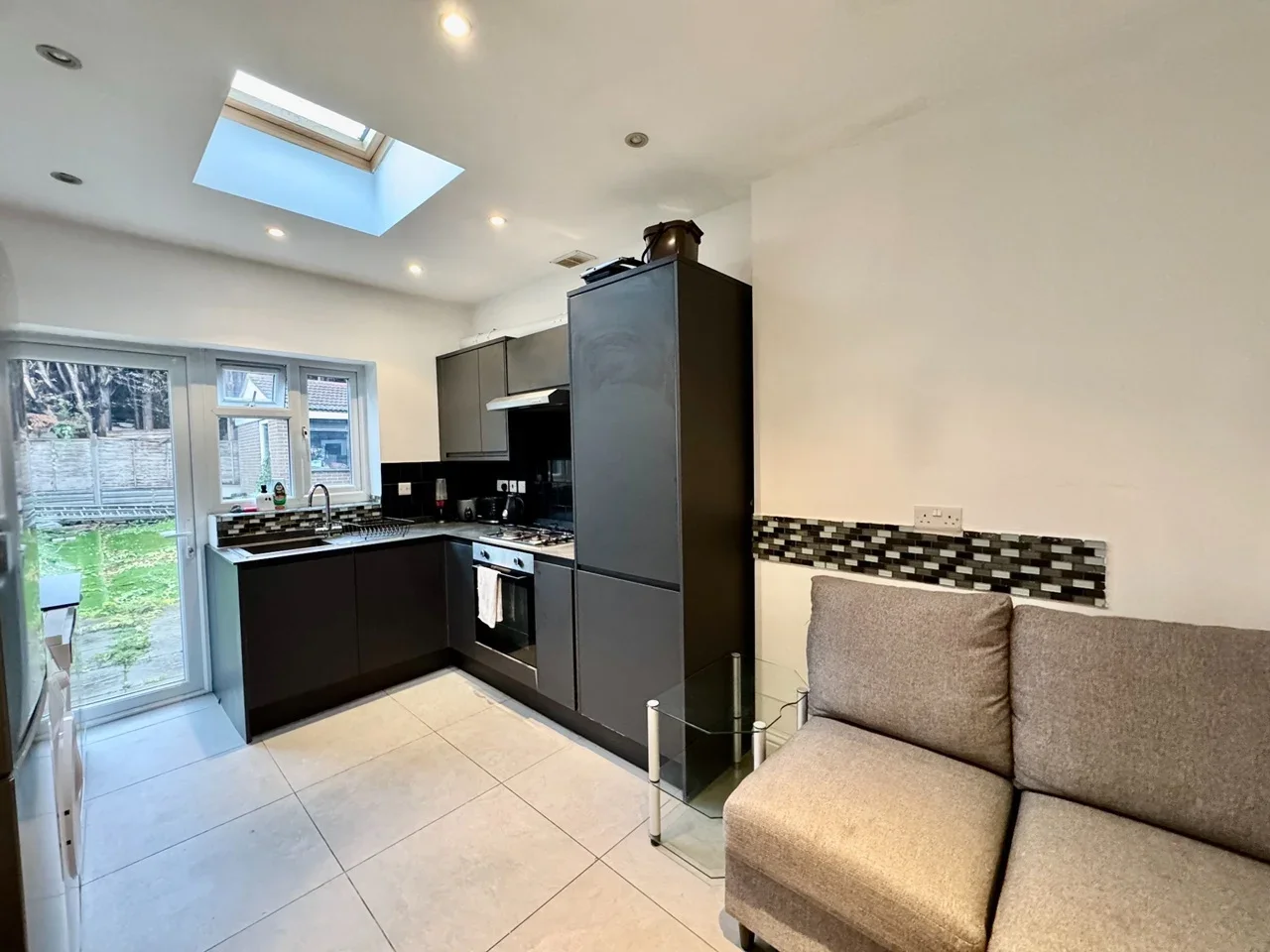 Flat Grasmere Avenue in Greater London