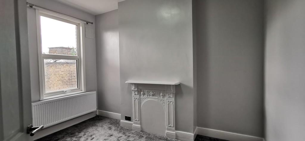 Flat Sandringham Road in Greater London
