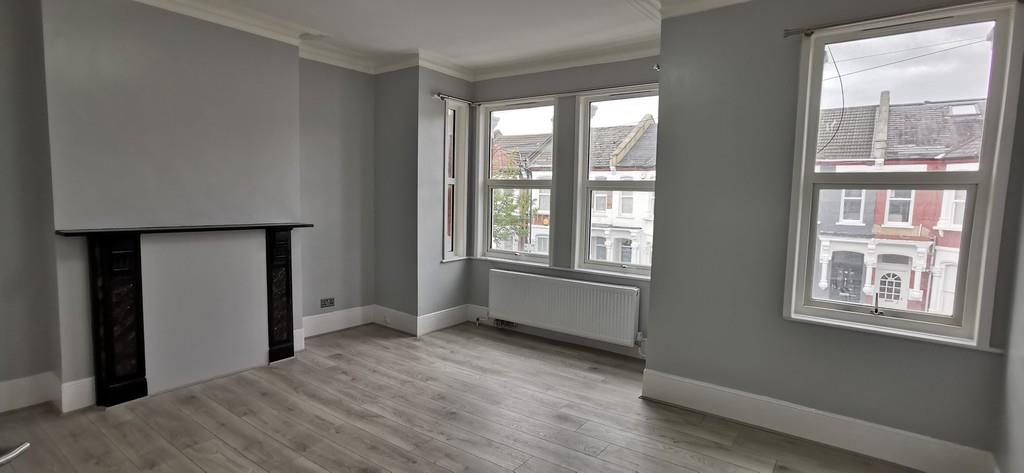 Flat Sandringham Road in Greater London