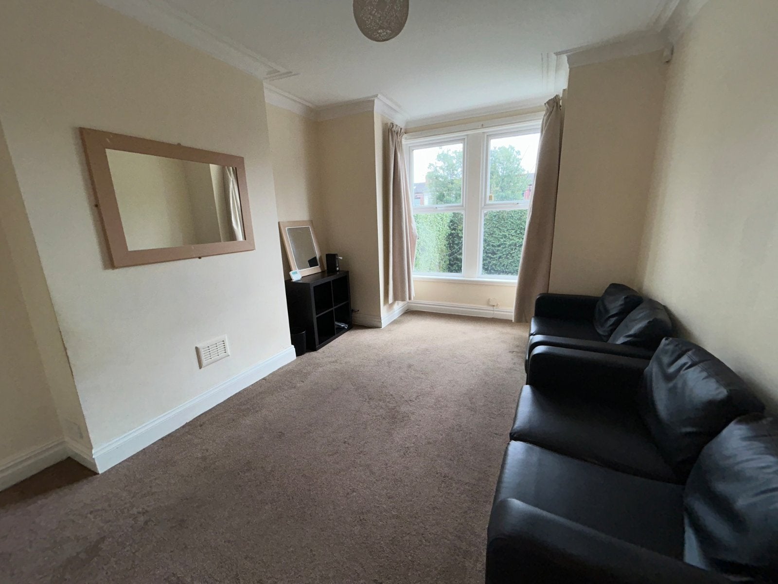 House Beechwood Crescent in Leeds