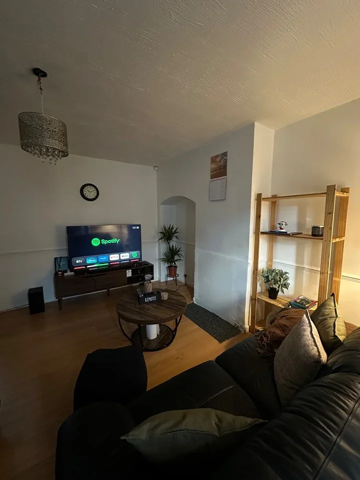 Room Bainbridge Road in Greater London