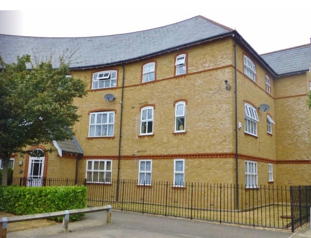 Flat Chamberlayne Avenue in Greater London