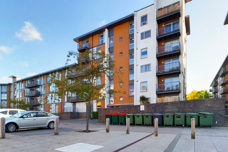 Room Commonwealth Drive in Crawley