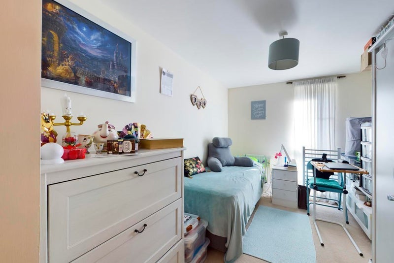 Room Commonwealth Drive in Crawley