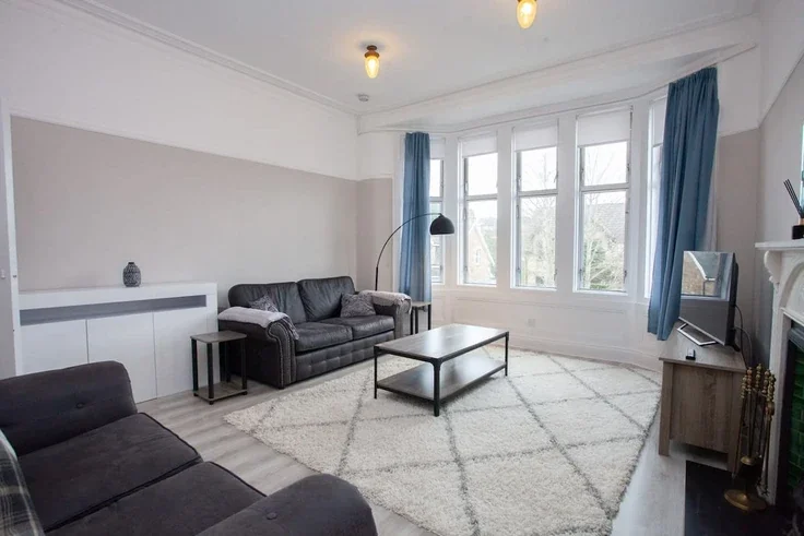 Flat Fenwick Road in Giffnock