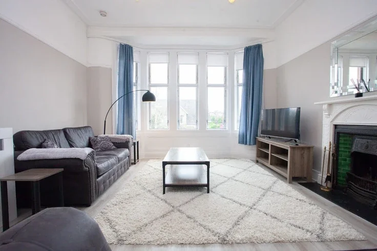 Flat Fenwick Road in Giffnock