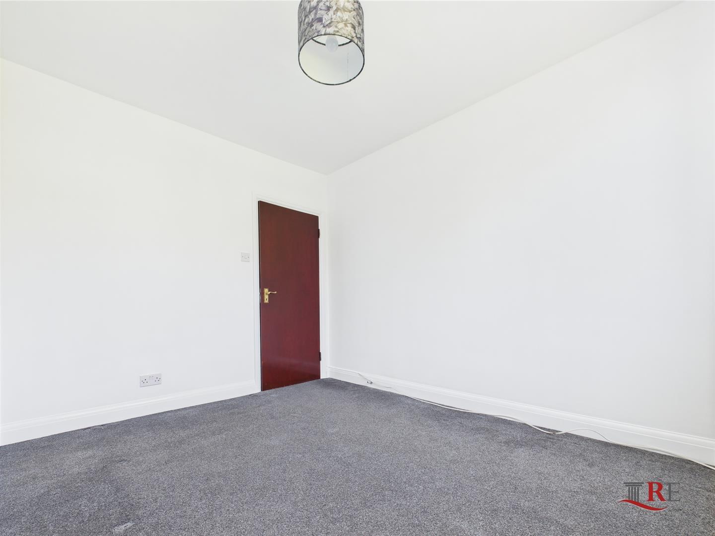 Flat Connaught Road in Greater London