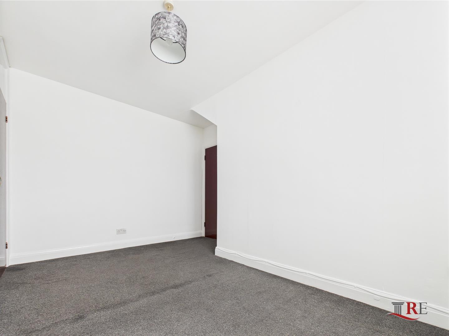 Flat Connaught Road in Greater London