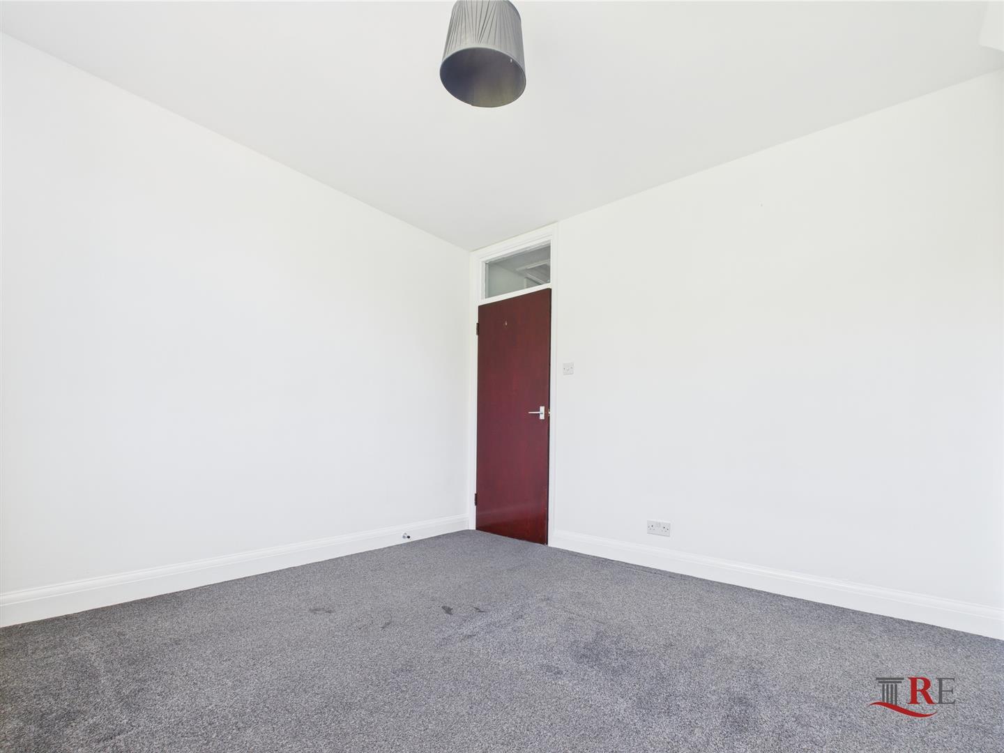 Flat Connaught Road in Greater London