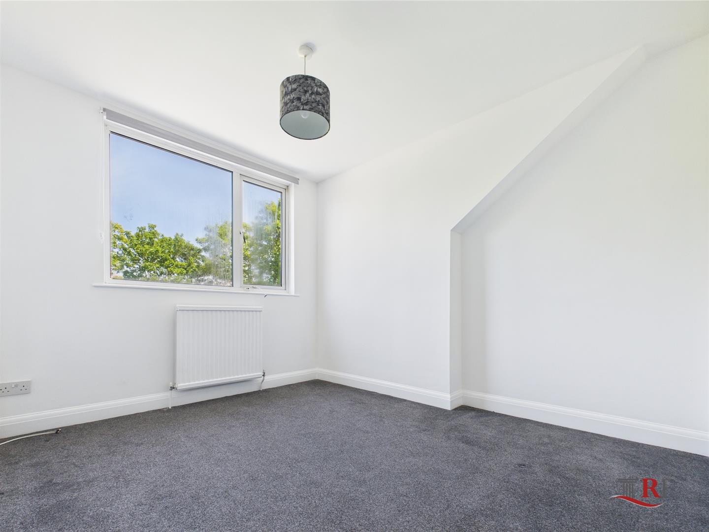 Flat Connaught Road in Greater London
