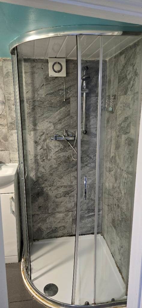 Room Rosedale Road in Greater London