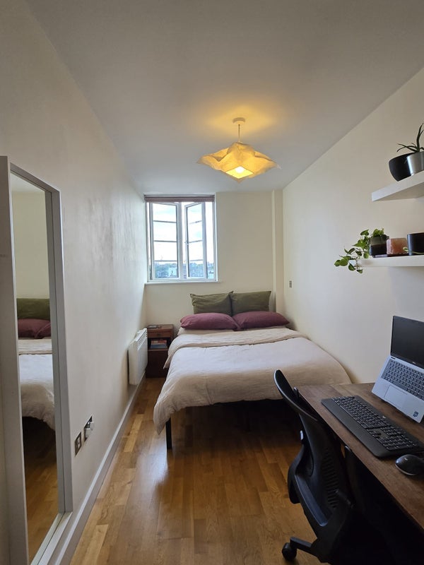 Room Seven Sisters Road in Greater London