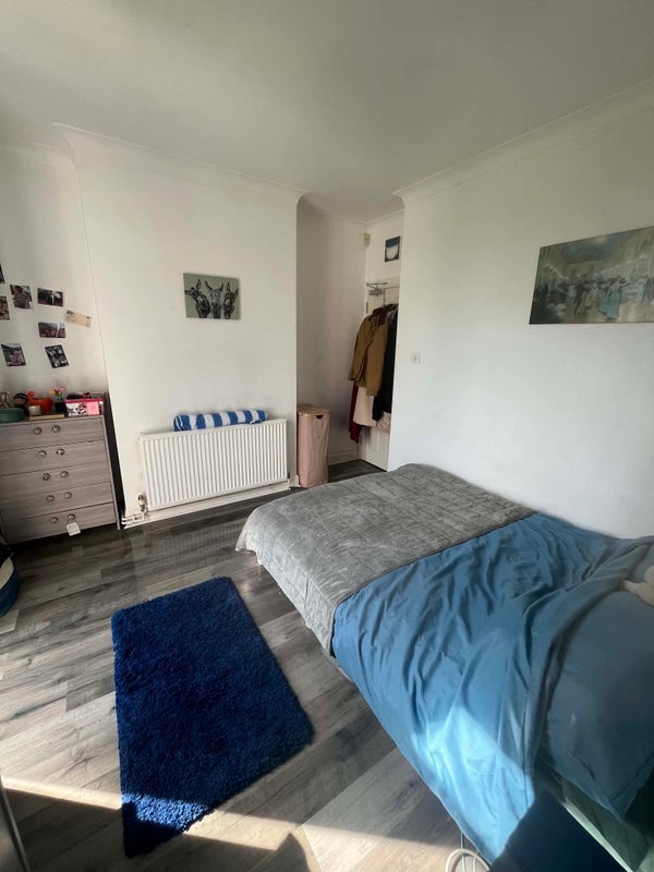 Room Exford Road in Greater London