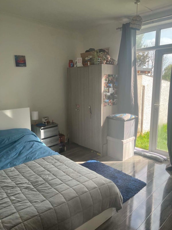 Room Exford Road in Greater London