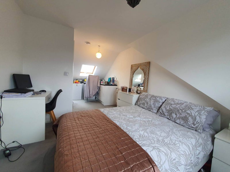 Room Charles Street in Reading