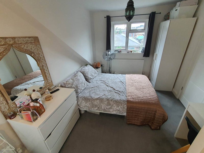 Room Charles Street in Reading