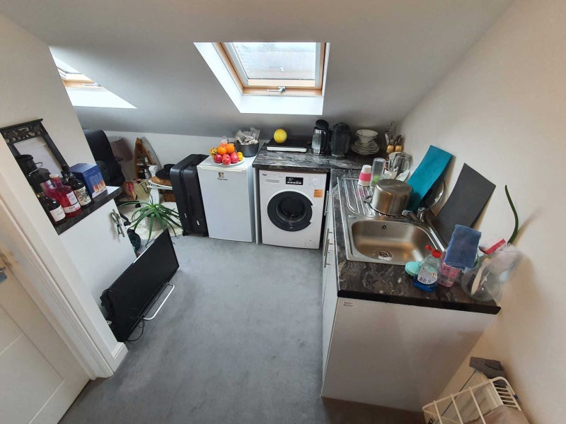 Room Charles Street in Reading