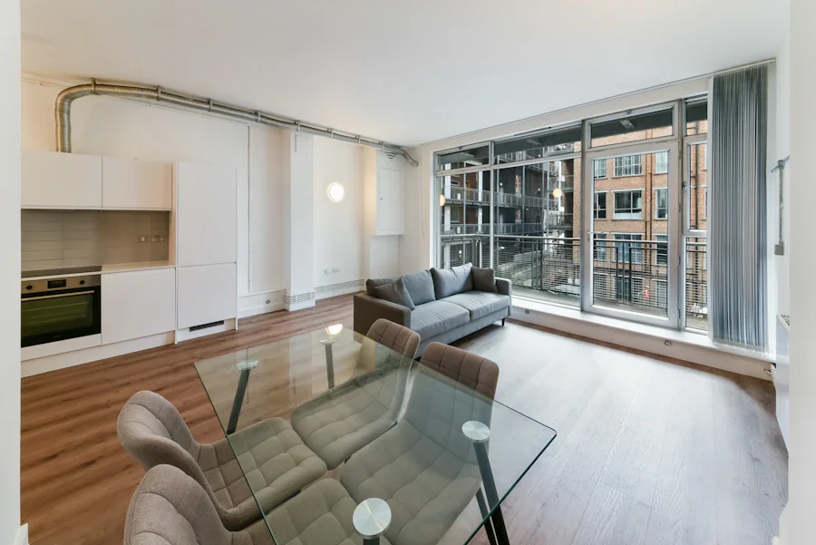 Flat Kingsland Road in Greater London