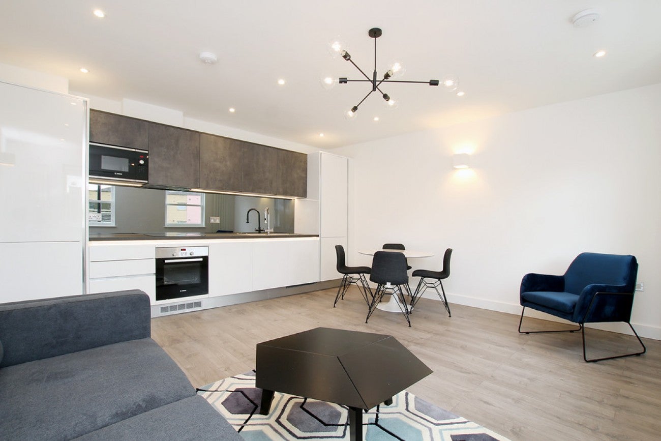 Flat Commercial Road in Greater London