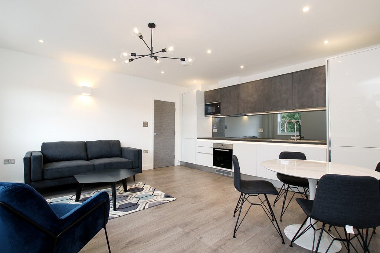 Flat Commercial Road in Greater London