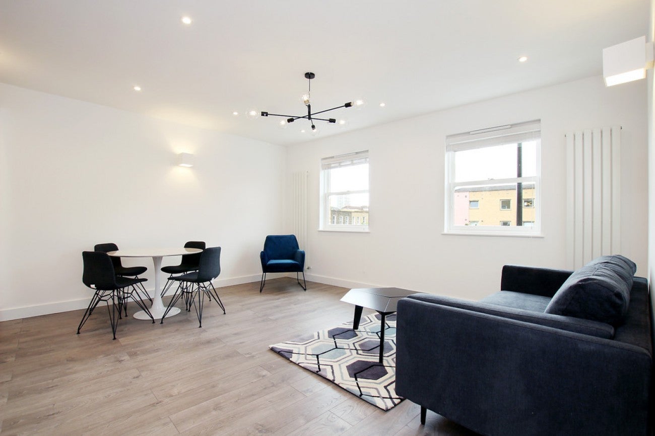 Flat Commercial Road in Greater London